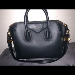 Givency antigona
